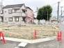 落ち着いた住宅街の一角にあり、これからの暮らしの拠点として柔軟に活用できる整った敷地です。