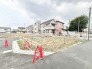 周辺環境と調和する穏やかな街並みに位置し、理想の住まいを形にするための広がりを感じさせる土地です。