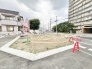 これからの暮らしを自由に描き出せる、整った街並みに位置する広々とした敷地です。