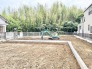 豊かな緑を背景に、これからの暮らしの可能性が広がる静かな住環境です。