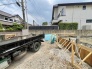 新しい暮らしの基盤が築かれる、閑静な住宅街に位置するゆとりある敷地です。