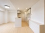 白を基調としたすっきりとした色使いが、住空間全体に洗練された落ち着きと調和をもたらしています。