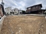 穏やかな住宅街に位置する、理想の住まいをゼロから描き出せるゆとりある敷地です。