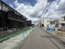 閑静な住宅街が広がり、穏やかな時間が流れる落ち着いた住環境が整っています。