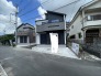 洗練されたコントラストが際立つ外観は、日々の暮らしに心地よい静けさと凛とした佇まいをもたらしてくれます。