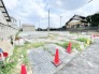 周辺環境と調和する穏やかな街並みに、これから新しい暮らしの基盤が築かれていく場所です。