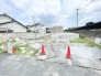 新しい暮らしの基盤となる、穏やかな空気が流れる閑静な住宅街の一角です。