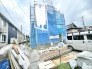 新しい住まいが形作られていく、期待感に満ちた建設中の現場風景です。