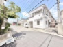 穏やかな街並みに溶け込む、落ち着いた佇まいの外観が日々の暮らしを優しく包み込みます。