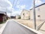 空が広く見渡せる開放的な環境で、穏やかな暮らしを育むための落ち着いた区画が広がっています。