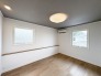 洗練された色使いが空間に奥行きを生み出し、心穏やかに過ごせる落ち着きのある佇まいです。
