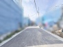静けさが漂う新しい街並みの中に、日々の暮らしが穏やかに整っていく予感を感じさせます。