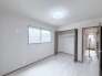 無駄を削ぎ落としたシンプルな空間は、住まう方の感性に寄り添い、思い描く暮らしを自由に描ける余白を備えています。