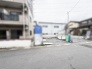 周辺環境の落ち着いた雰囲気が漂う、ゆとりある敷地が広がる空間です。