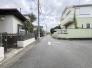幹線道路から１本入った現地は、想像以上に静かに感じられます。
