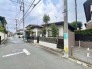車の通りも少ない閑静な住宅地。子育てにも、第二の人生にも。
