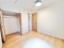 木の温もりを感じるナチュラルな内装が、日々の暮らしに穏やかな安らぎをもたらします。