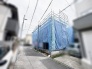 静かな住宅街に佇む、これからの新しい暮らしの形を想像させる建設中の風景