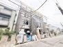 着々と形作られていく新しい住まいが、穏やかな街並みに馴染む風景。