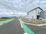 開放的な空が広がり穏やかな時間が流れる整えられた街並み