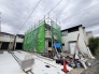 完成へと向かう静かな時間に包まれ、新しい暮らしの形がゆっくりと姿を現していく住まい。