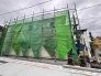 完成へと向かう期待感が漂う静かな建設中の風景
