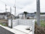 周囲の景色が心地よく広がり、穏やかな時間が流れる開放的なロケーションが魅力です。