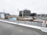 新しい暮らしへの期待が高まる、穏やかな空気に包まれた建築中の現地風景です