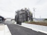 完成への期待が高まる落ち着いた佇まいの建築現場風景