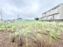 周辺の街並みがすっきりと見渡せる開放的な敷地で心地よい風が通り抜けます