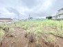 周囲の建物との距離が適度に保たれ、開放感とゆとりを感じられる心地よい敷地です。