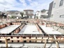 住まいの土台となる基礎工事が着々と進み、これから描かれる新しい暮らしへの期待が高まる空間です。