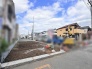 青空が広がり心地よい風が吹き抜ける開放的な分譲地です