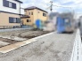 周囲にゆとりを持たせた開放的な敷地で、新しい暮らしの構想が広がる空間です。