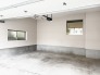 愛車をしっかりと守りながらゆとりある時間を過ごせる落ち着いた佇まいの空間