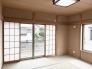 伝統的な素材の質感が心地よい、心安らぐ和の趣に満ちた落ち着きある空間。