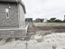 閑静な住宅街の中にゆとりある敷地が広がり、これからの暮らしの可能性を静かに描き出せる場所です。