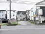 周辺の住宅街に馴染む、日々の暮らしの基点として検討しやすい落ち着いた佇まいの敷地です。