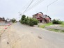 のどかな周辺環境に溶け込み、どこか懐かしさを感じさせる落ち着いた街並みが広がっています。