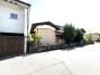 石積みの趣と緑が調和する、趣ある佇まい
