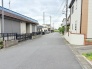 車の通りの少ない閑静な住宅街です。