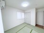 和の趣と明るさが調和した、穏やかな空間