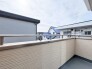 広がる空を映す、穏やかな開放感に満ちた空間