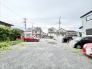 心地よい空の下、静かな街並みに溶け込む住まい。