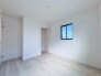 新築の木の匂いのする室内。写真では伝わらないので、ぜひ現地でお確かめください。
