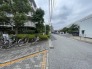 前面道路は歩道も整備され、小さなお子様にも安心です。
