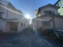 車通りの少ない閑静な住宅地、のびのびした子育てに適します。
