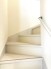 柔らかな光が包み込む、穏やかな階段空間