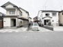 閑静な住宅街に佇む、整然とした街並みと調和する暮らしやすい住環境が広がっています。
