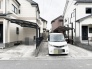住まいの整った景観に調和する、日々の暮らしにゆとりをもたらす駐車スペースです。